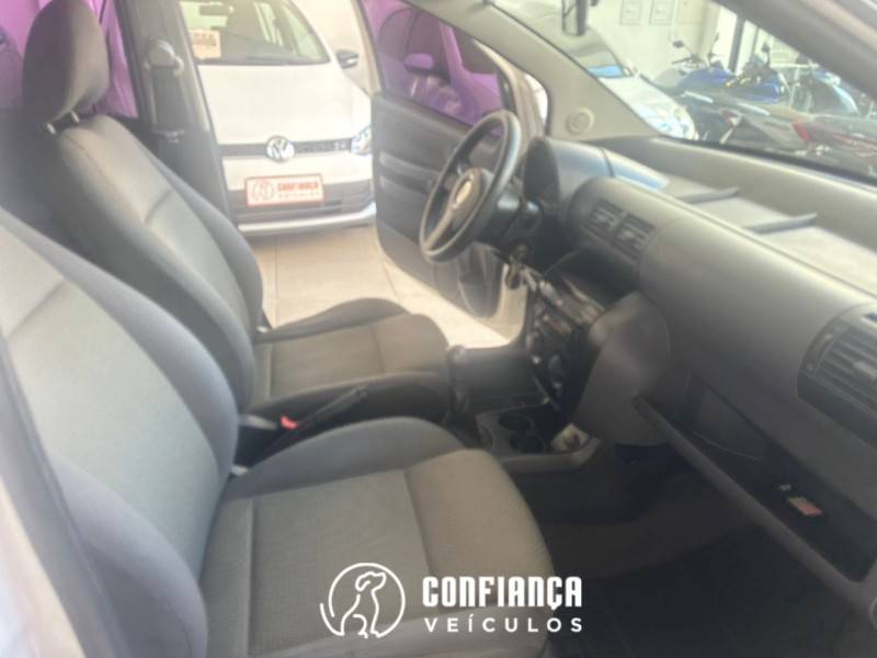 VOLKSWAGEN - FOX - 2006/2007 - Branca - R$ 21.900,00