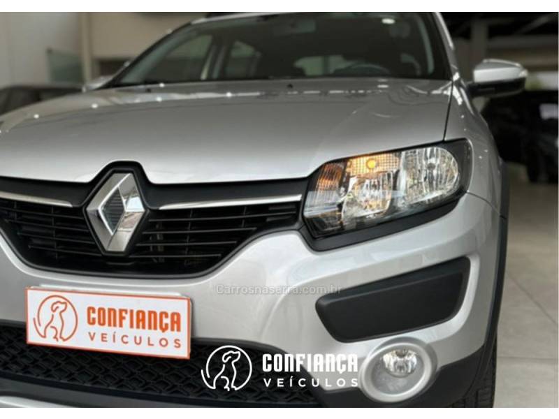 RENAULT - SANDERO - 2018/2019 - Prata - R$ 55.900,00