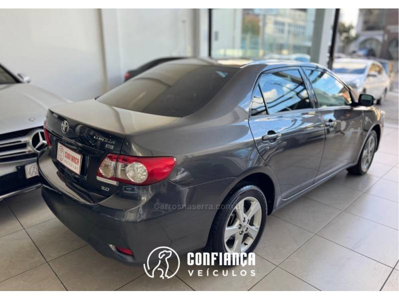 TOYOTA - COROLLA - 2011/2012 - Cinza - R$ 64.900,00