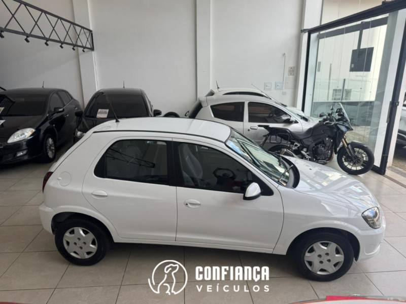 CHEVROLET - CELTA - 2015/2015 - Branca - R$ 35.900,00