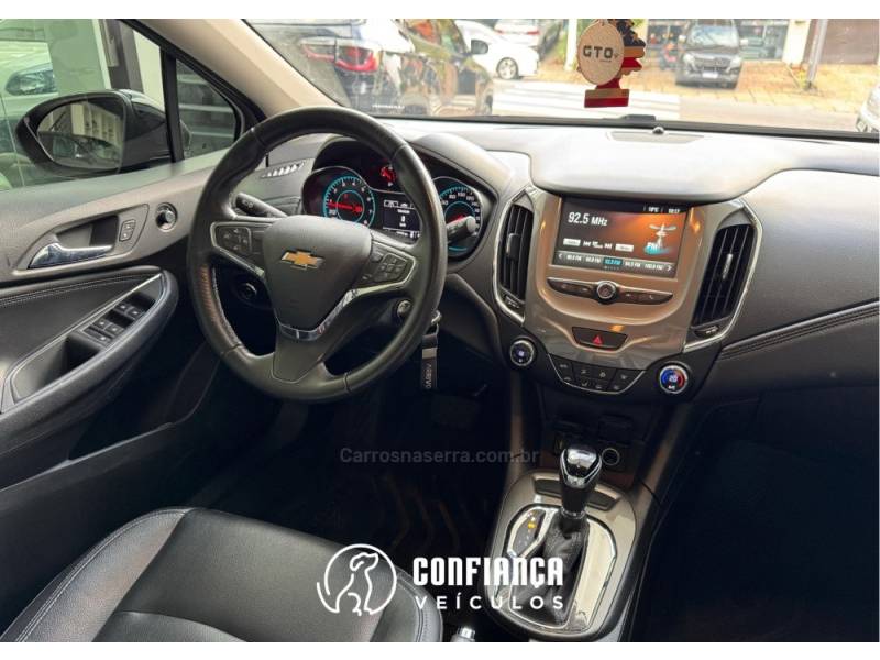 CHEVROLET - CRUZE - 2018/2019 - Preta - R$ 88.900,00