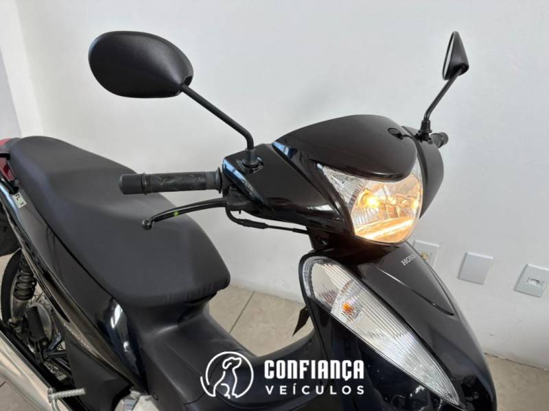 HONDA - BIZ 125 - 2011/2011 - Preta - R$ 10.900,00