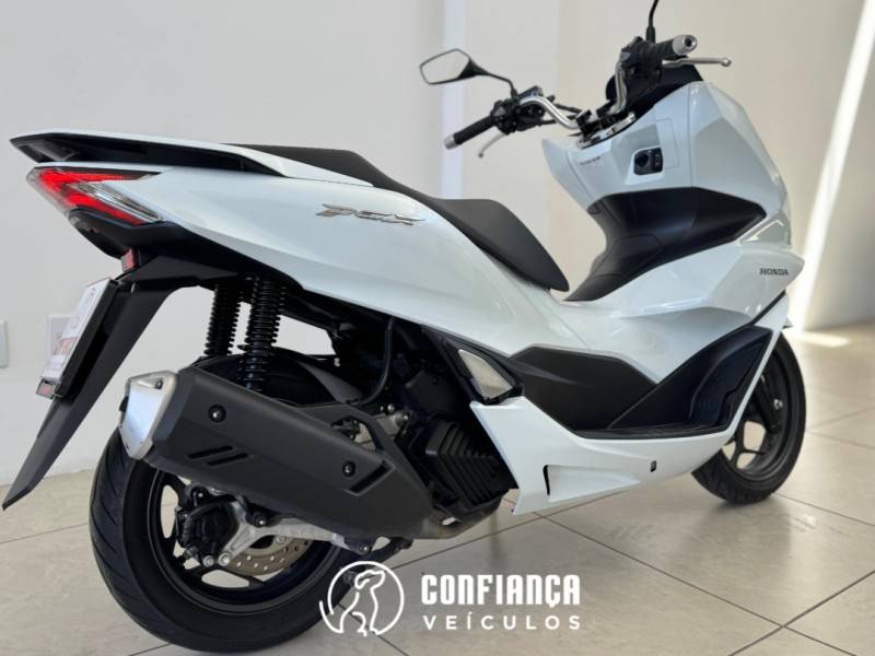 HONDA - PCX - 2023/2023 - Branca - R$ 20.900,00