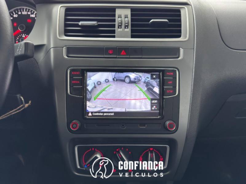 VOLKSWAGEN - FOX - 2021/2022 - Branca - R$ 74.900,00