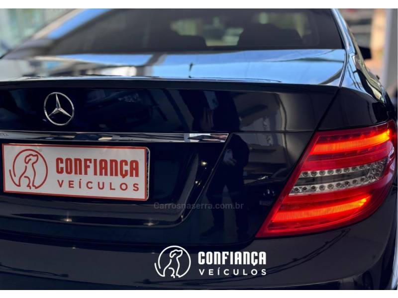 MERCEDES-BENZ - C 180 - 2013/2014 - Preta - R$ 79.900,00