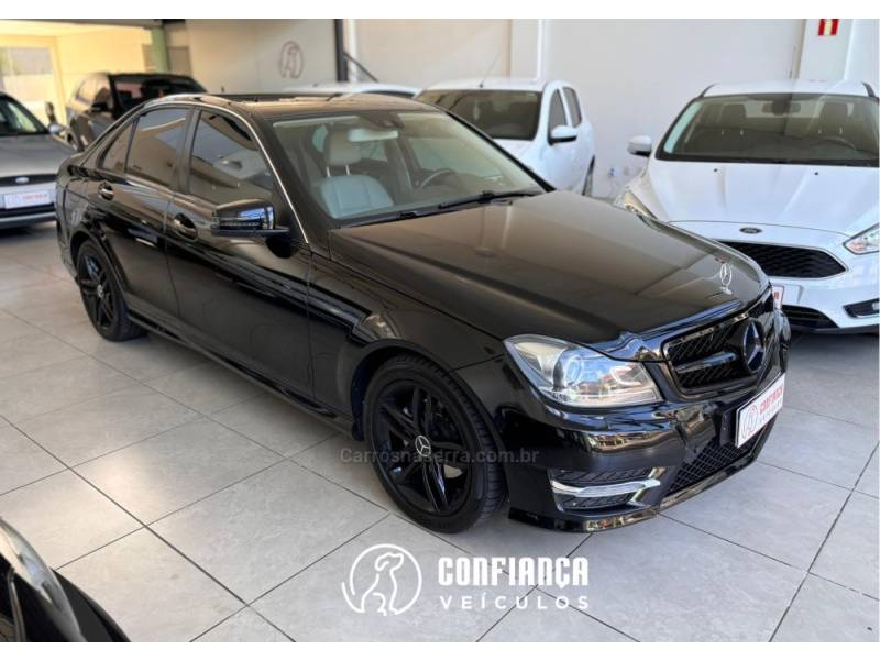 MERCEDES-BENZ - C 180 - 2013/2014 - Preta - R$ 79.900,00