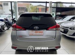 TOYOTA - YARIS - 2021/2022 - Prata - R$ 84.900,00