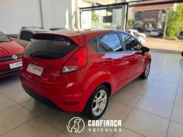 FORD - FIESTA - 2014/2015 - Vermelha - R$ 46.900,00