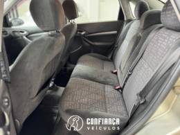FORD - FOCUS - 2003/2003 - Prata - R$ 18.900,00