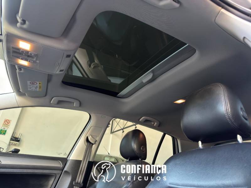 VOLKSWAGEN - GOLF - 2015/2015 - Prata - R$ 76.900,00