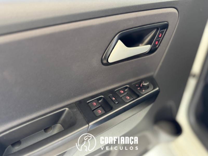 VOLKSWAGEN - SPACEFOX - 2012/2013 - Branca - R$ 39.900,00
