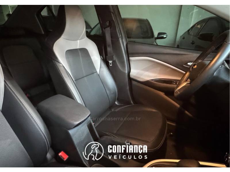 CHEVROLET - ONIX - 2022/2023 - Preta - R$ 92.900,00