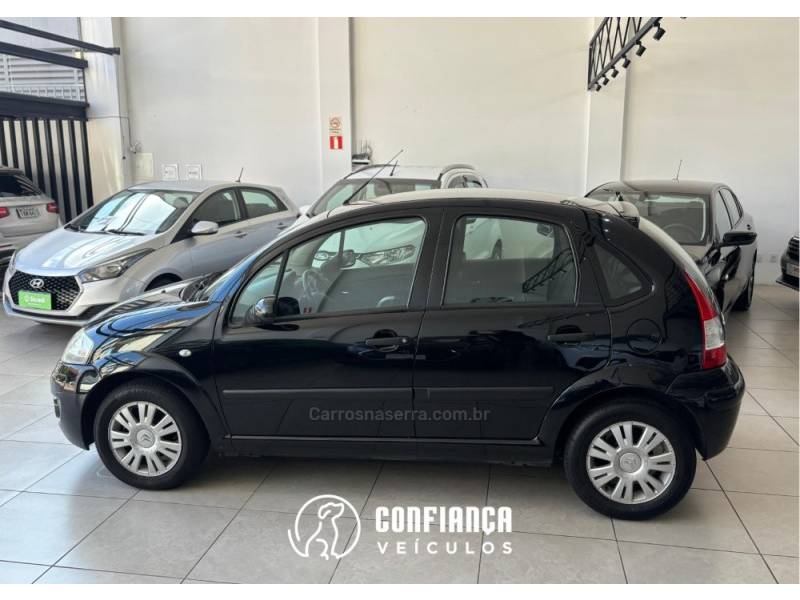 CITROËN - C3 - 2010/2011 - Preta - R$ 25.900,00