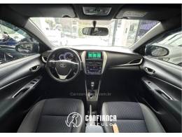 TOYOTA - YARIS - 2021/2022 - Prata - R$ 84.900,00