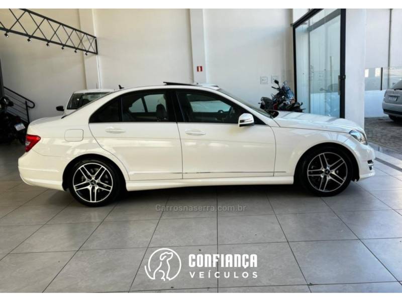 MERCEDES-BENZ - C 250 - 2013/2014 - Branca - R$ 105.900,00