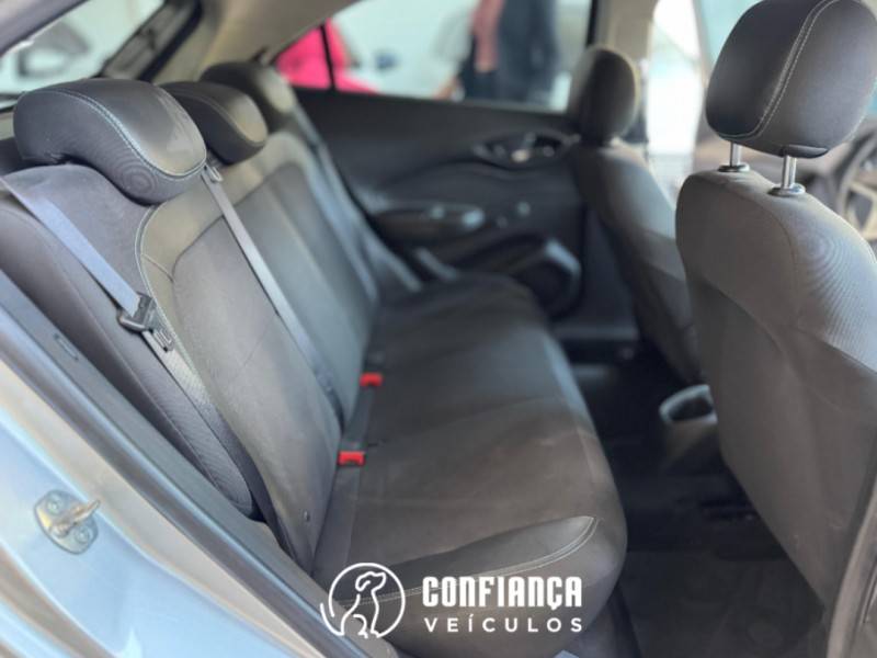 CHEVROLET - ONIX - 2018/2019 - Prata - R$ 62.900,00