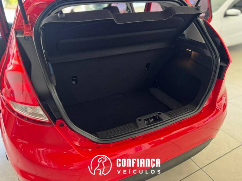 FORD - FIESTA - 2014/2015 - Vermelha - R$ 46.900,00