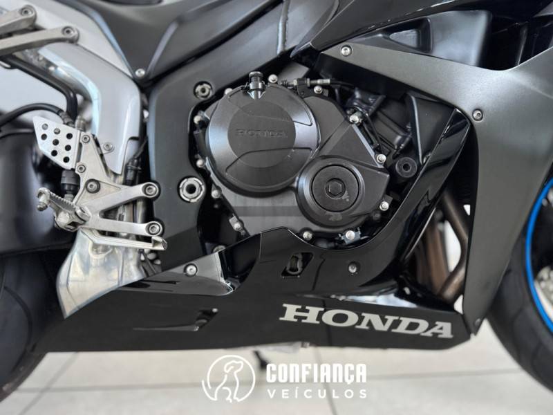 HONDA - CBR 600RR - 2008/2008 - Preta - R$ 43.900,00
