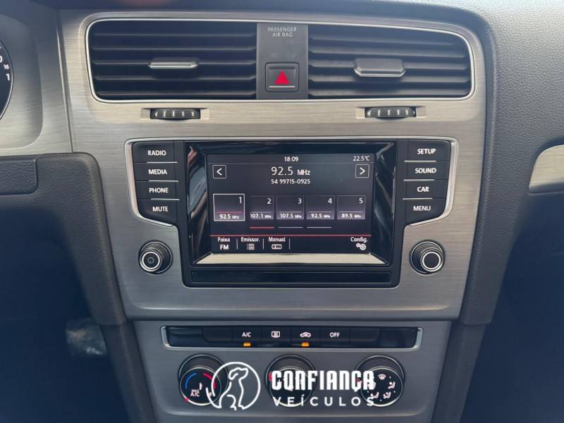 VOLKSWAGEN - GOLF - 2015/2015 - Prata - R$ 76.900,00