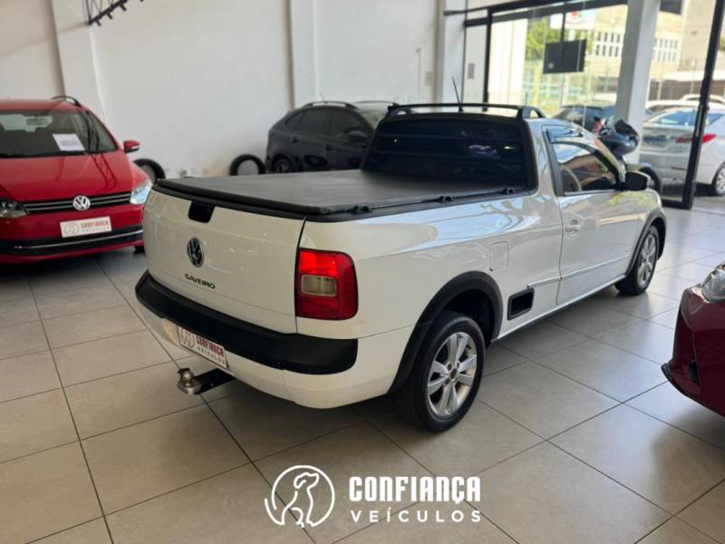 VOLKSWAGEN - SAVEIRO - 2013/2014 - Branca - R$ 46.900,00