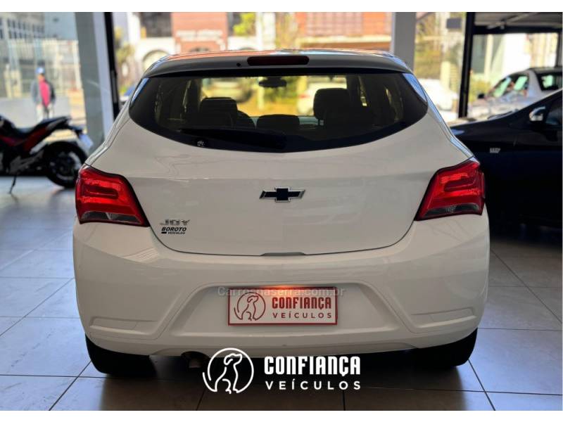 CHEVROLET - ONIX - 2020/2021 - Branca - R$ 59.900,00