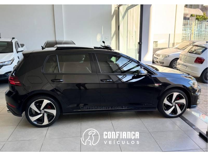 VOLKSWAGEN - GOLF - 2019/2019 - Preta - R$ 219.900,00