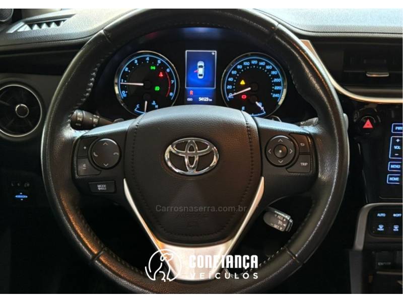 TOYOTA - COROLLA - 2018/2019 - Preta - R$ 112.900,00