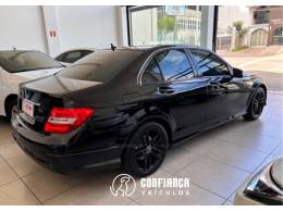 MERCEDES-BENZ - C 180 - 2013/2014 - Preta - R$ 79.900,00