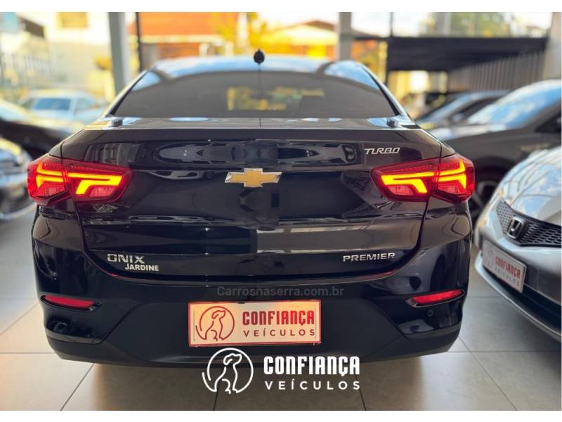 CHEVROLET - ONIX - 2022/2023 - Preta - R$ 92.900,00