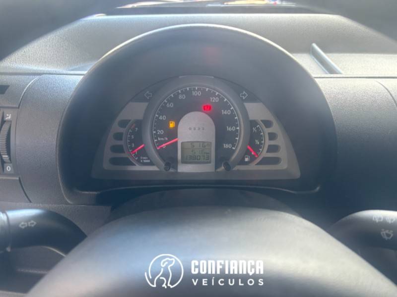 VOLKSWAGEN - FOX - 2006/2007 - Branca - R$ 21.900,00