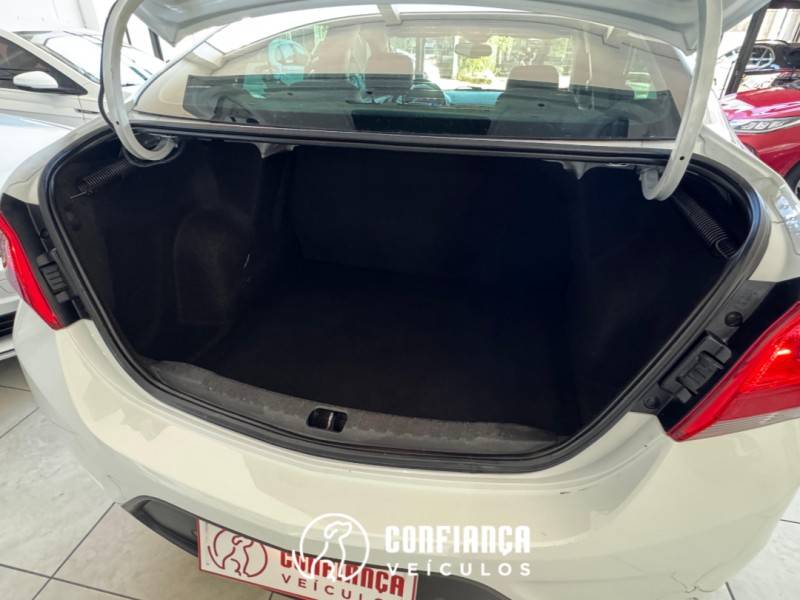 CHEVROLET - PRISMA - 2016/2017 - Branca - R$ 59.900,00