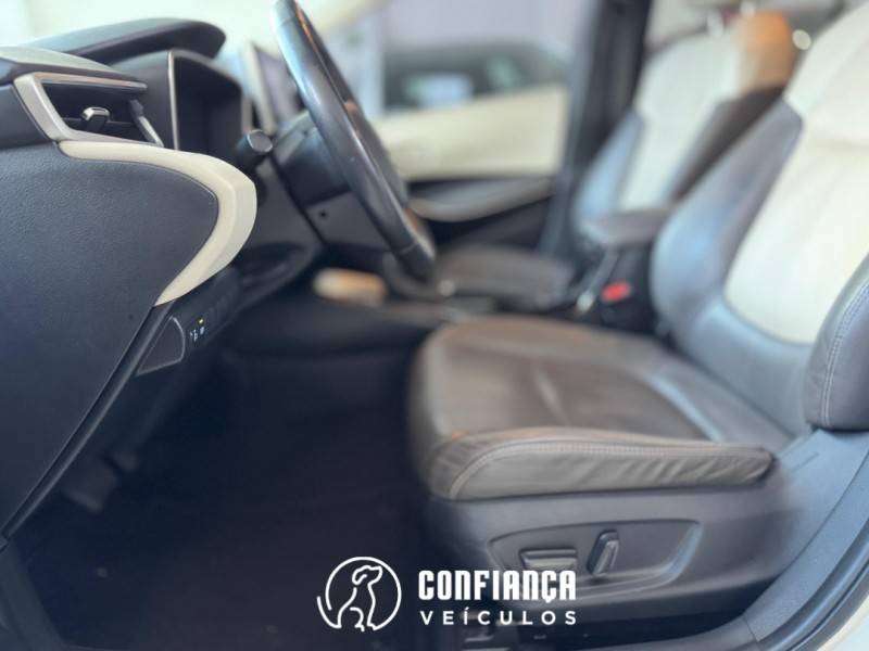 TOYOTA - COROLLA - 2020/2020 - Branca - R$ 132.900,00
