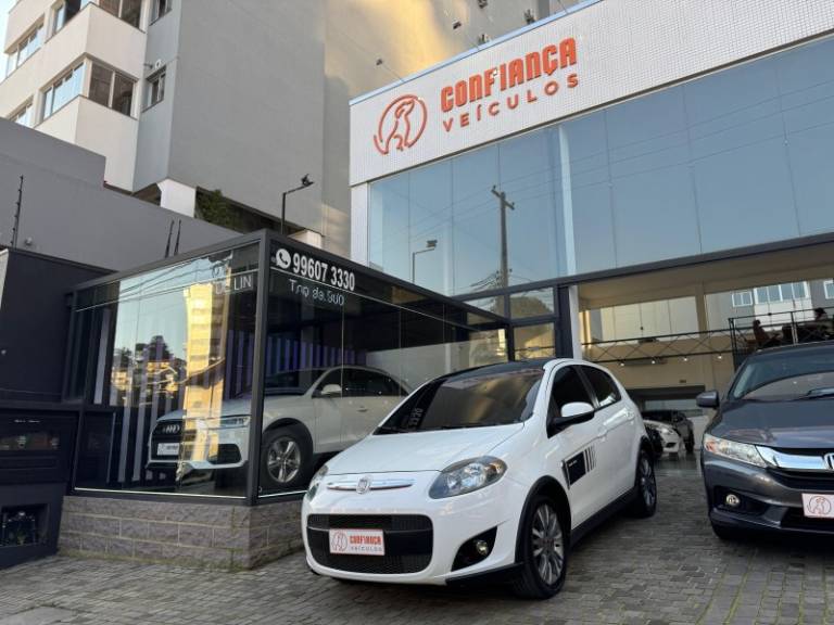 FIAT - PALIO - 2013/2013 - Branca - R$ 42.900,00