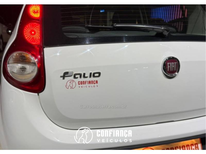 FIAT - PALIO - 2015/2016 - Branca - R$ 39.900,00