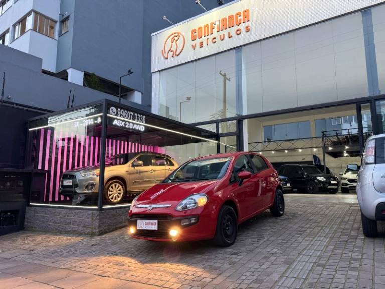 FIAT - PUNTO - 2014/2015 - Vermelha - R$ 45.500,00