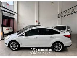 FORD - FOCUS - 2015/2016 - Branca - R$ 59.900,00