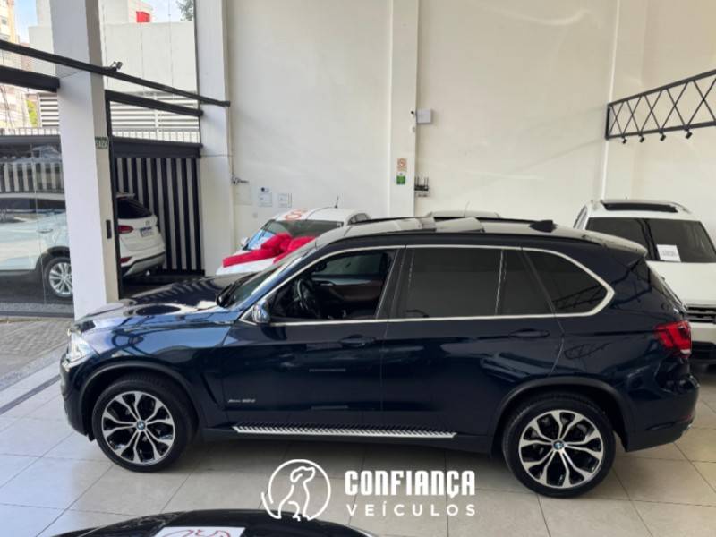 BMW - X5 - 2017/2018 - Azul - R$ 215.900,00