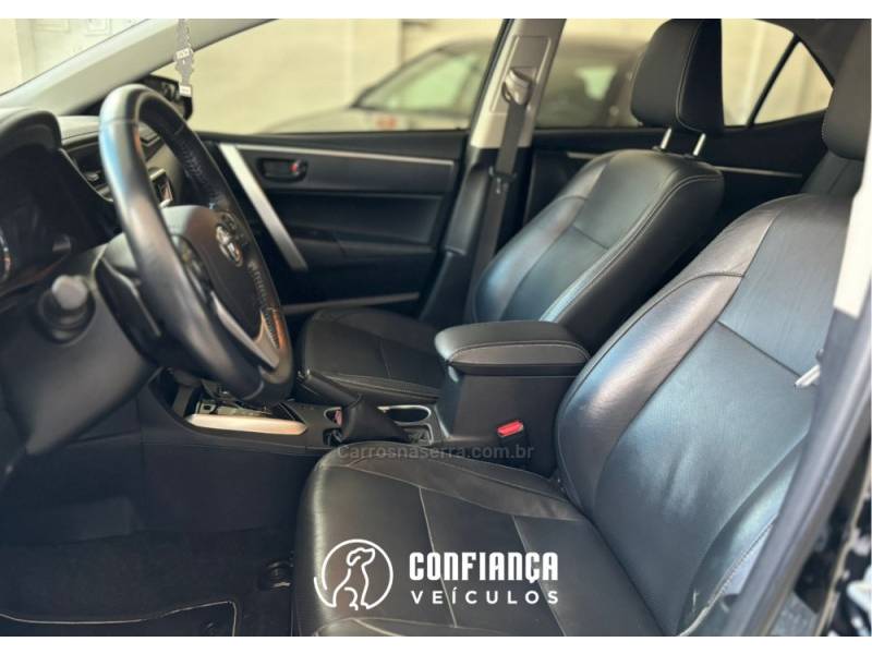 TOYOTA - COROLLA - 2018/2019 - Preta - R$ 112.900,00