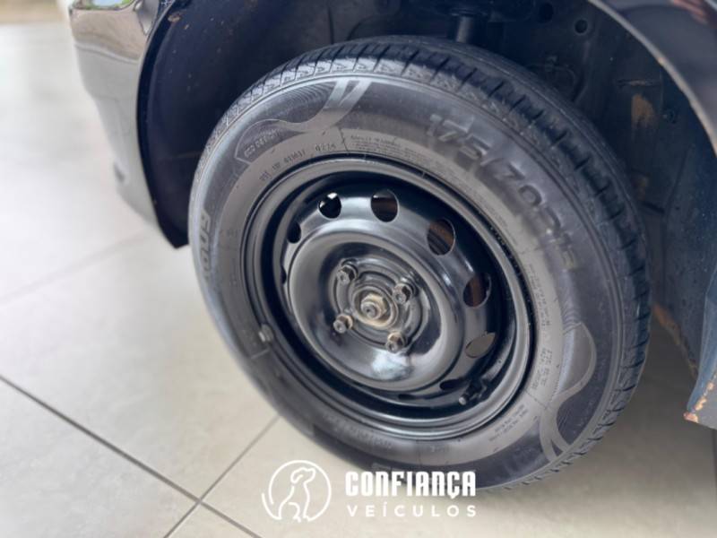 CHEVROLET - CELTA - 2012/2013 - Preta - R$ 24.900,00