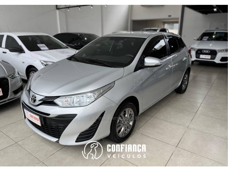 TOYOTA - YARIS - 2021/2022 - Prata - R$ 84.900,00