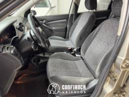 FORD - FOCUS - 2003/2003 - Prata - R$ 18.900,00