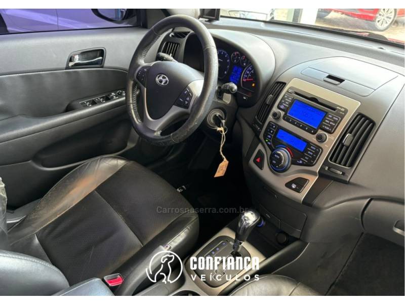 HYUNDAI - I30 - 2011/2012 - Preta - R$ 46.900,00