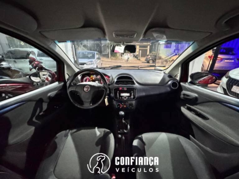 FIAT - PUNTO - 2014/2015 - Vermelha - R$ 45.500,00