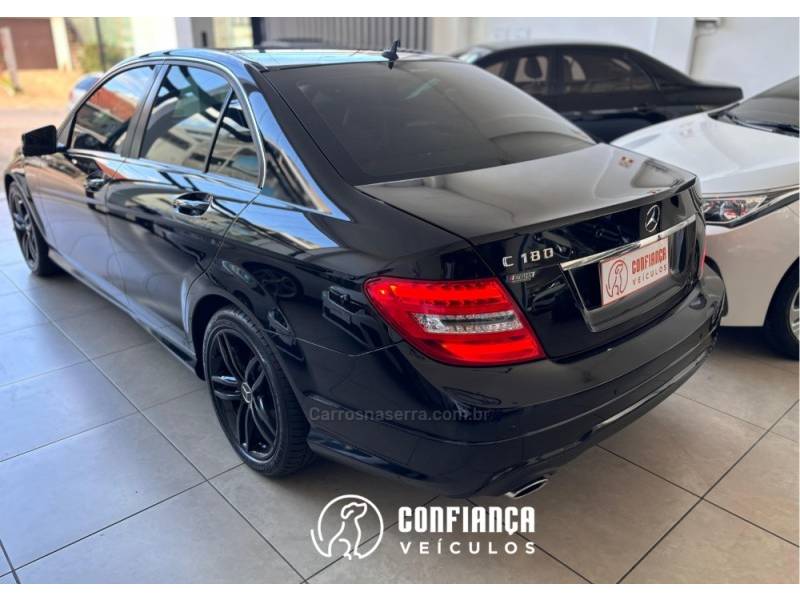 MERCEDES-BENZ - C 180 - 2013/2014 - Preta - R$ 79.900,00