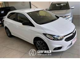 CHEVROLET - ONIX - 2020/2021 - Branca - R$ 59.900,00