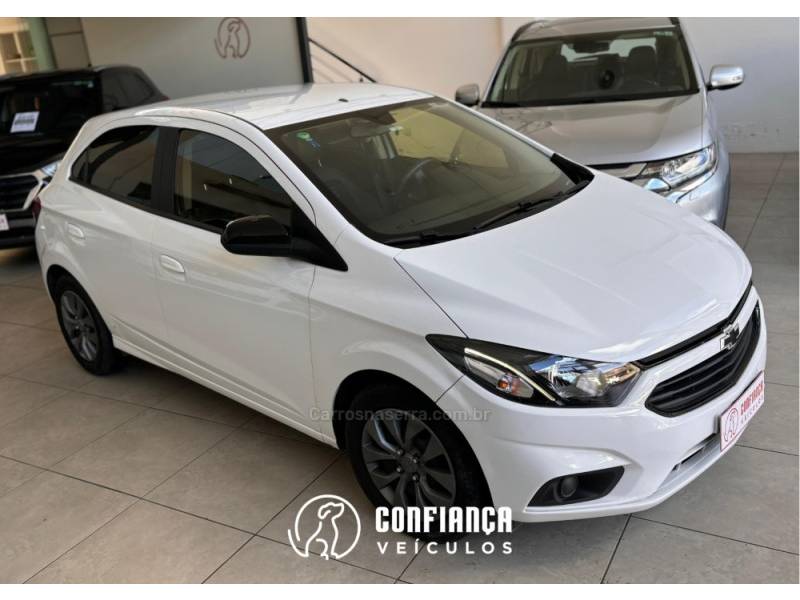 CHEVROLET - ONIX - 2020/2021 - Branca - R$ 59.900,00