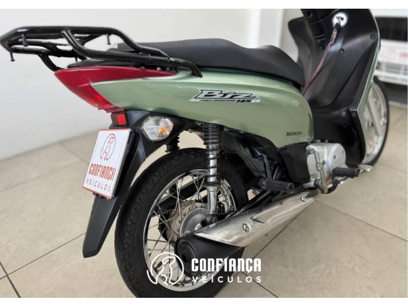 HONDA - BIZ 125 - 2011/2011 - Verde - R$ 10.790,00