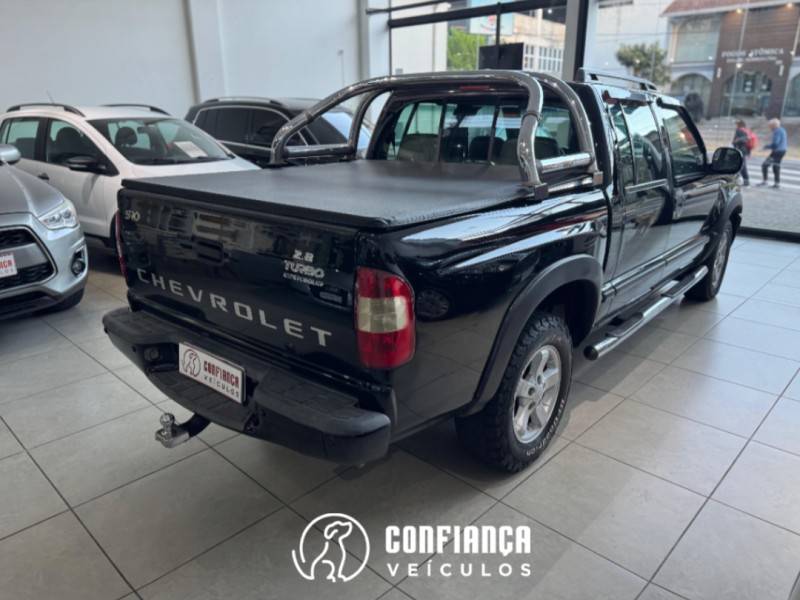 CHEVROLET - S10 - 2005/2006 - Preta - R$ 61.900,00