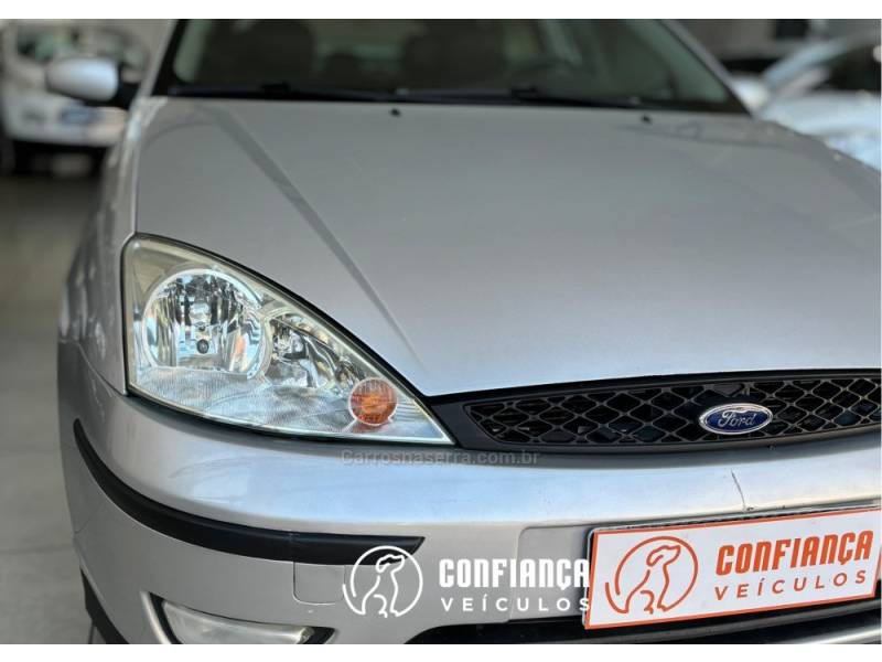 FORD - FOCUS - 2005/2005 - Prata - R$ 26.900,00