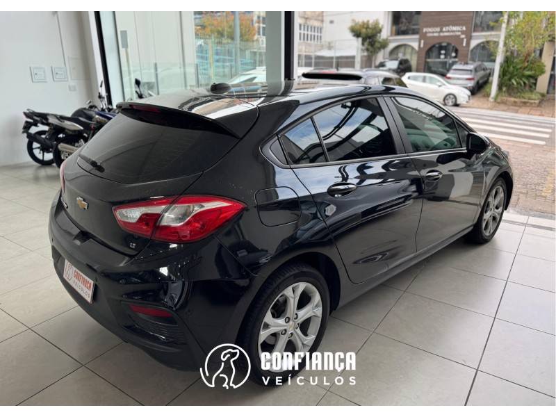 CHEVROLET - CRUZE - 2018/2019 - Preta - R$ 88.900,00